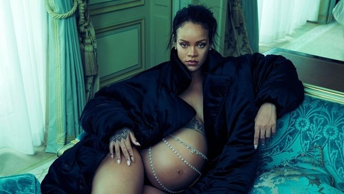 É menino! Rihanna dá à luz primeiro filho, diz site