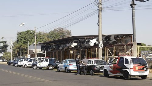 Polícia realiza operação contra desmanches ilegais