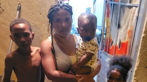Família de menino que ligou para polícia reclamando de fome recebe doações em MG