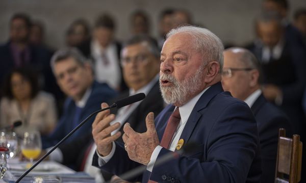 "Não vamos transformar escolas em prisão", diz Lula