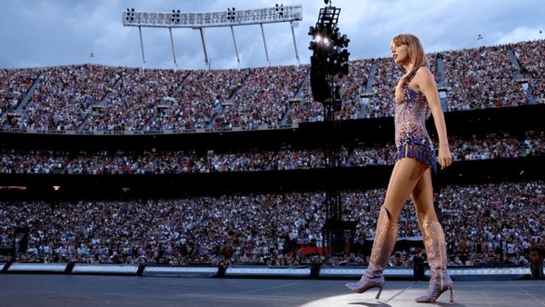 Fã de Taylor Swift joga sal grosso no Allianz Parque antes de show da  cantora - Billboard Brasil