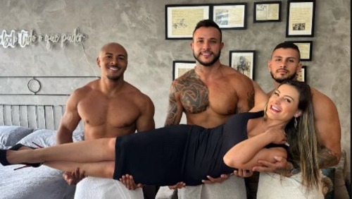 Filho de Andressa Urach grava cena de sexo da mãe com três homens