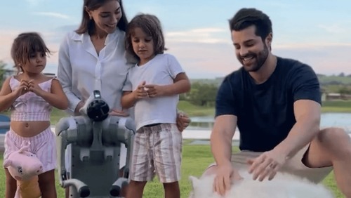 Alok apresenta cão-robô como novo membro da família e choca seguidores