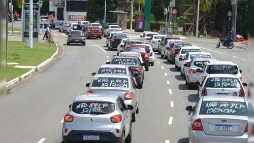 Motoristas de aplicativo protestam contra projeto de regulamentação da profissão