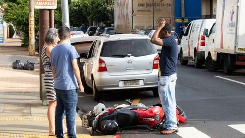 Homem tem suspeita de fratura em acidente de moto na zona Norte de Ribeirão Preto