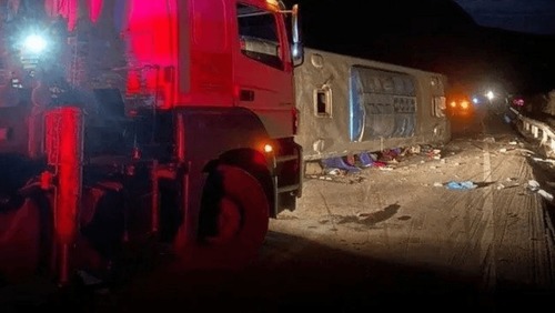 Tombamento de ônibus de viagem deixa mortos em Minas Gerais