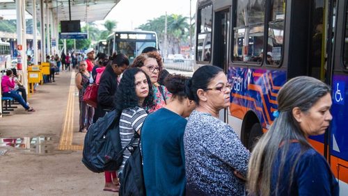 Projeto cria parada de ônibus seguras para mulheres em Ribeirão Preto