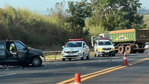 Homem morre em acidente com caminhãoc na rodovia que liga Ribeirão Preto a Dumont