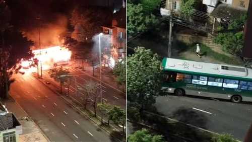 Vídeo: grupo fecha avenida e incendeia dois ônibus em Porto Alegre (RS)