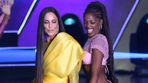 Ivete Sangalo posta em apoio à IZA