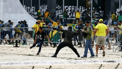 CCJ da Câmara adia votação de anistia a envolvidos nos atos de 8/1 para outubro