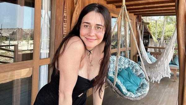 Alessandra Negrini revela se ‘ficaria’ com Tatá Werneck e Rafa Vitti