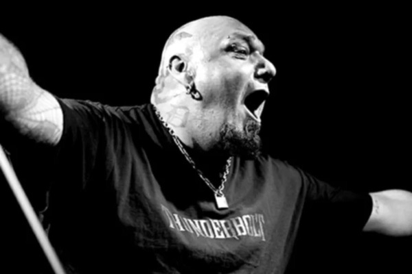 Paul Di’Anno, ex-vocalista do Iron Maiden, morre aos 66 anos