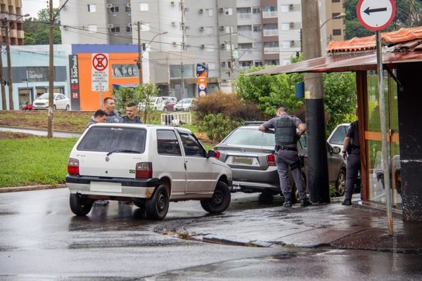 Família é flagrada em carro “dublê” na zona Leste de Ribeirão Preto