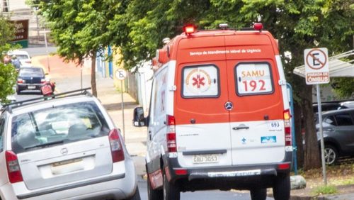 Homem baleado é jogado de carro no Parque das Figueiras em Ribeirão Preto