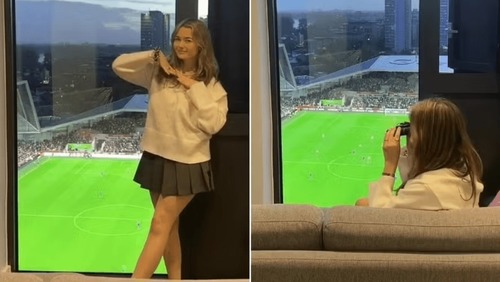 Mulher atrai contatinhos por ter vista para campo de futebol em casa