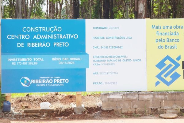 Construtora cerca área do “Centro Administrativo” com tapumes em Ribeirão Preto