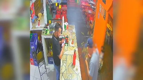 Coxinha explode no rosto de cliente em Curitiba