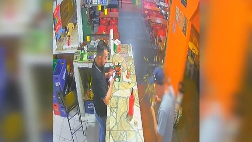 Coxinha explode no rosto de cliente em Curitiba