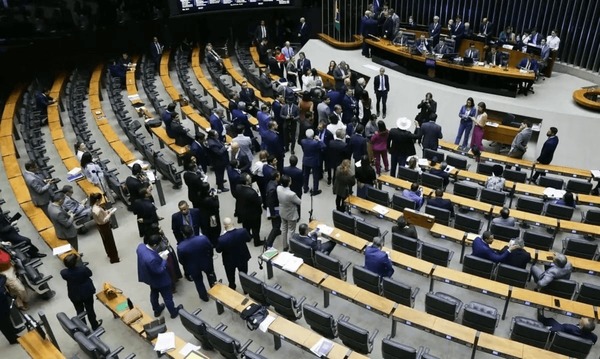 Câmara aprova em 1º turno texto-base da PEC do pacote de gastos do governo