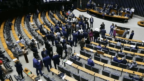 Câmara aprova em 1º turno texto-base da PEC do pacote de gastos do governo