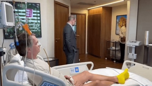 Bolsonaro tem melhora e não deve precisar de novos procedimentos, diz boletim médico