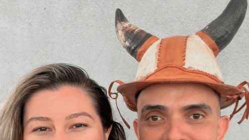Homem intitulado como 'maior corno do Brasil' fala sobre fetiche de ver a esposa com outro