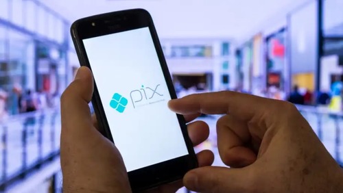 Pix já é aceito em dez países e ajuda turistas a economizar com taxas em compras no exterior
