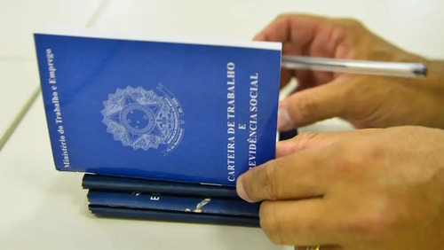 Desemprego entre jovens cai pela metade entre 2019 e 2024