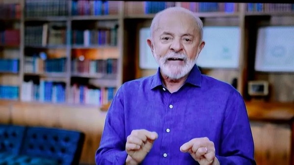 Em discurso do 1º de maio, Lula defende redução da jornada de trabalho e cita fraude no INSS