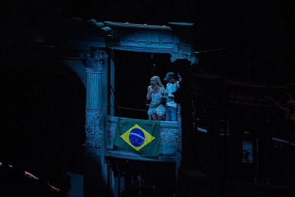 Saiba quem é Nicolas Garcia, o funcionário do Copacabana Palace que foi o tradutor de Lady Gaga