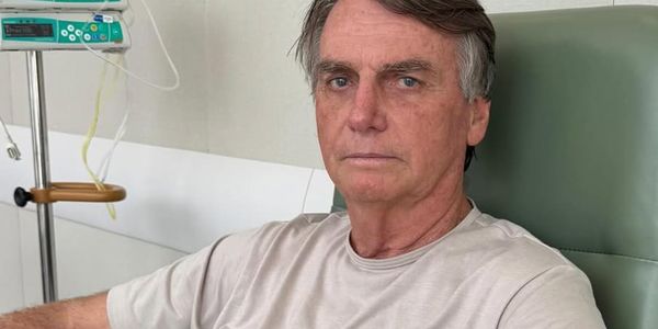 Bolsonaro recebe alta após 3 semanas internado: 'Tudo dentro do esperado'