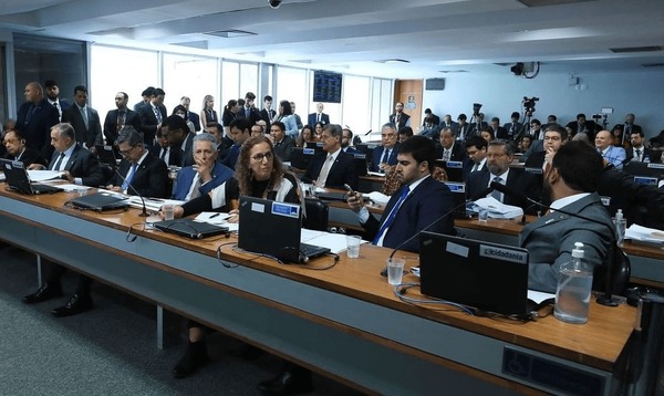 Oposição pretende protocolar CPMI do INSS na terça-feira (6)