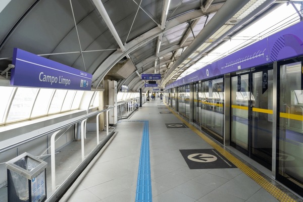 Passageiro morre após ficar preso entre porta de metrô e da plataforma na Linha 5-Lilás, em SP