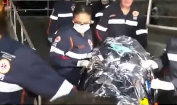Sogra da professora Larissa é levada para hospital