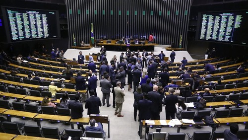 Aumento no número de deputados elevará custo da Câmara em R$ 64 milhões mensais