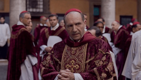 Cardeais assistiram ao filme "Conclave" para ajudar na votação, diz site