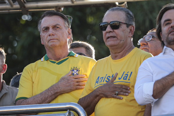 Anistia é ato do Parlamento e ninguém tem que se meter, diz Bolsonaro em manifestação