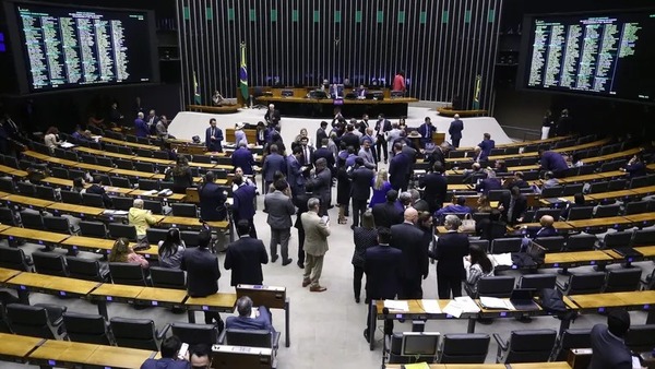 Por que o aumento de deputados na Câmara pode causar efeito cascata?