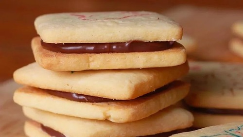 Pesquisa da USP estima que consumo de biscoito tira 40 minutos de vida e banana dá oito
