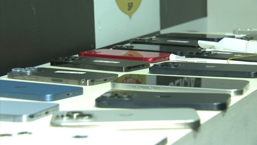 Polícia descobre apartamento usado como depósito de celulares roubados no centro de SP