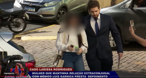 Amante de médico acusado de envenenar esposa presta depoimento