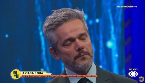 Otaviano chora com homenagem de Flávia Alessandra e declara amor à TV aberta: “Minha paixão”