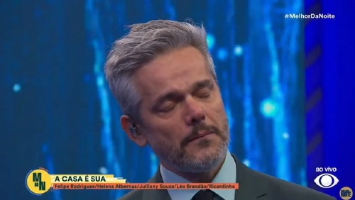 Otaviano chora com homenagem de Flávia Alessandra e declara amor à TV aberta: “Minha paixão”