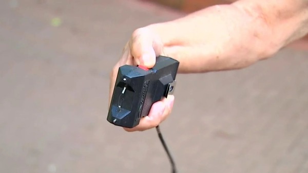 Por insegurança, mulheres recorrem a tasers para defesa pessoal