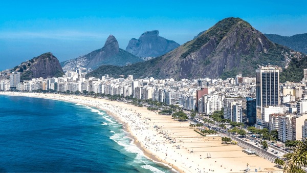 Eduardo Paes consulta cariocas sobre preferência para show de 2026 em Copacabana