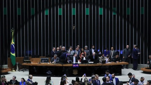 Câmara aprova urgência para PL que proíbe desconto automático no INSS