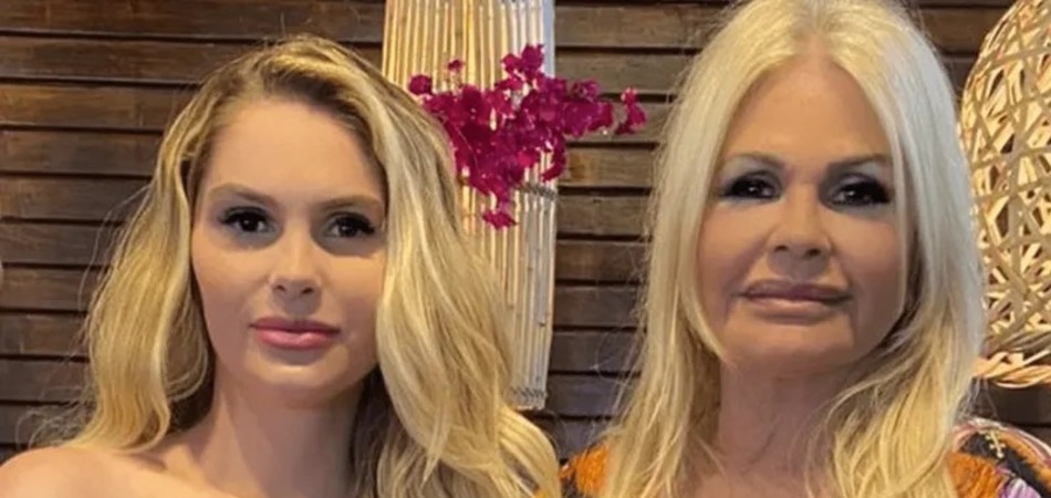 Monique Evans e Bárbara Evans se reconciliam meses após brigarem