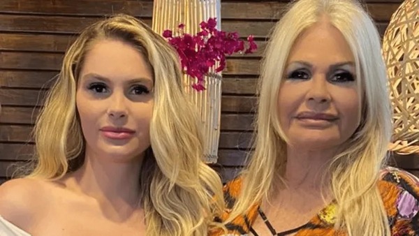 Monique Evans e Bárbara Evans se reconciliam meses após brigarem