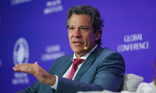 Vale a pena revisar IOF para evitar especulações, diz Haddad